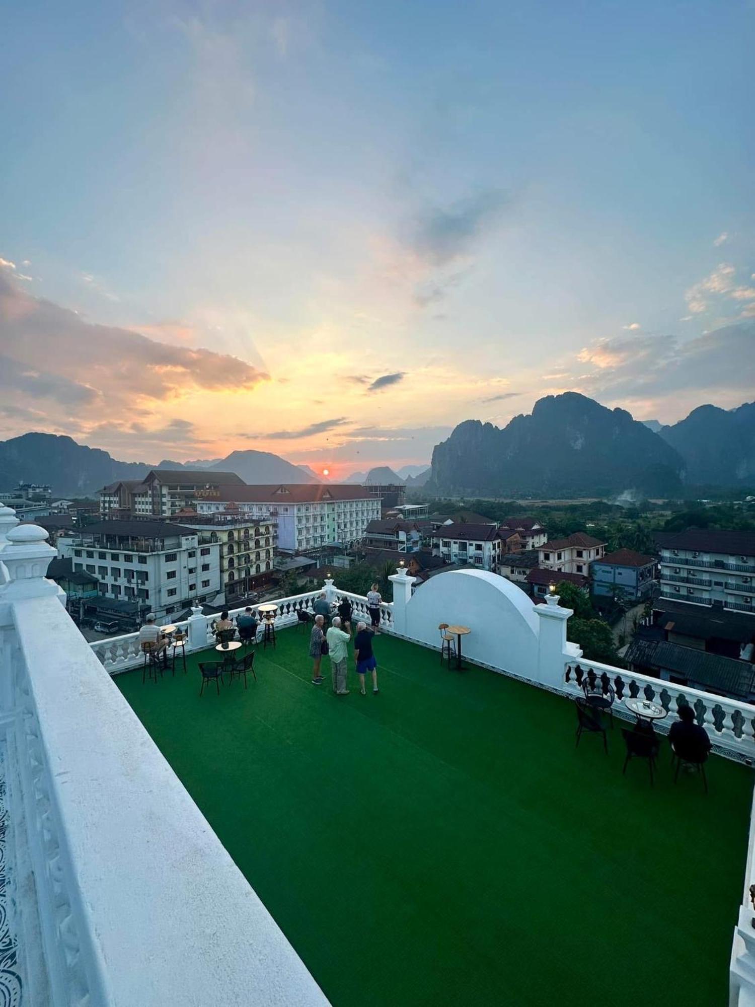 Sky Hotel วังเวียง ภายนอก รูปภาพ
